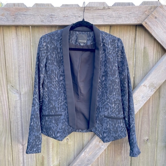 Trouve Snow Leopard Fitted Open Front Structured Black Business Casual Blazer - Picture 1 of 6